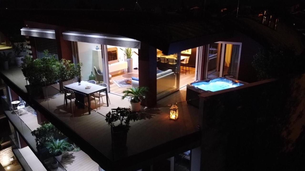 The Q Superior - A Penthouse With Jacuzzi And Sauna Rovinj Extérieur photo
