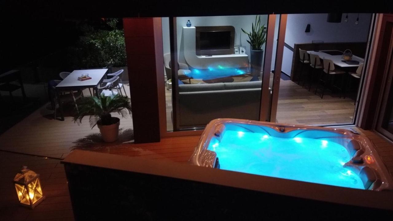 The Q Superior - A Penthouse With Jacuzzi And Sauna Rovinj Extérieur photo