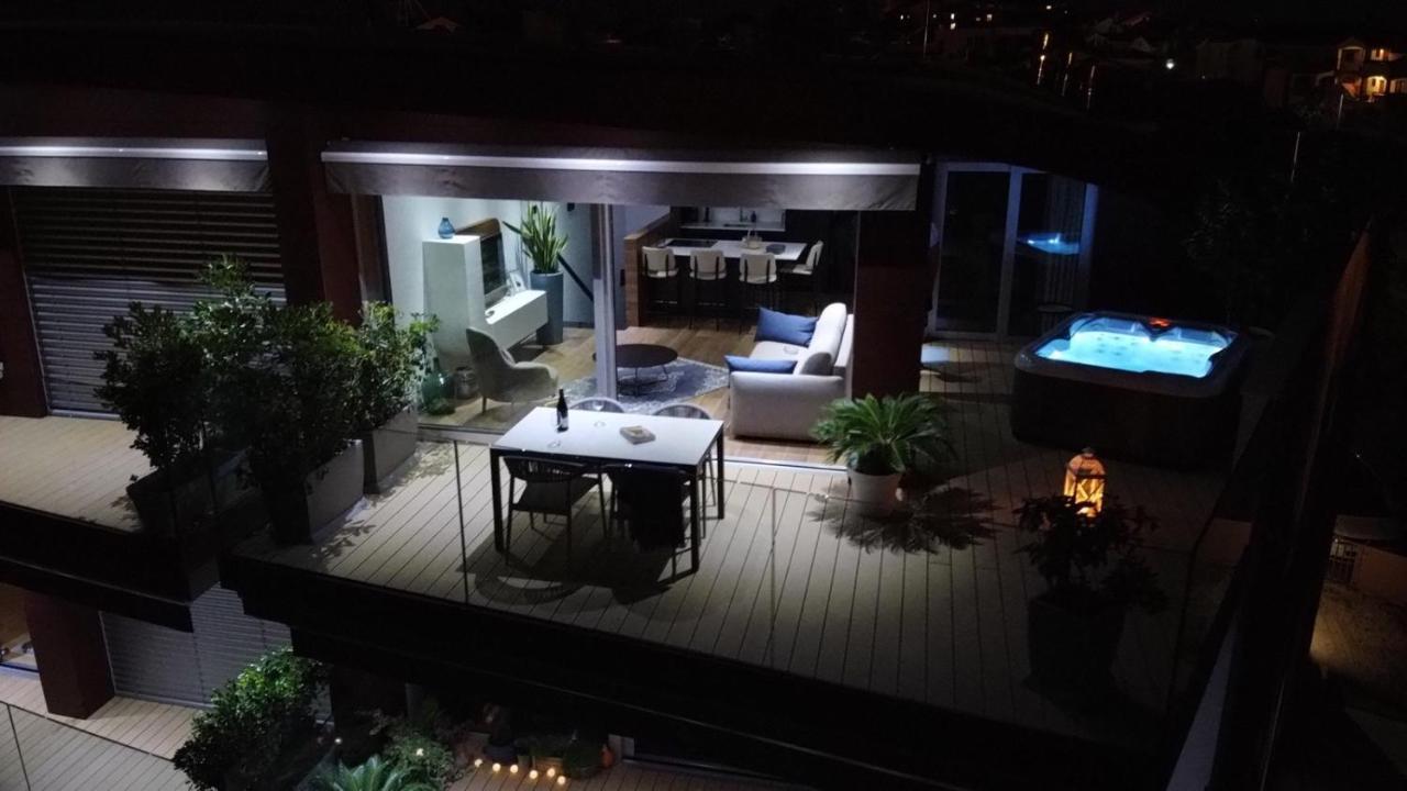 The Q Superior - A Penthouse With Jacuzzi And Sauna Rovinj Extérieur photo
