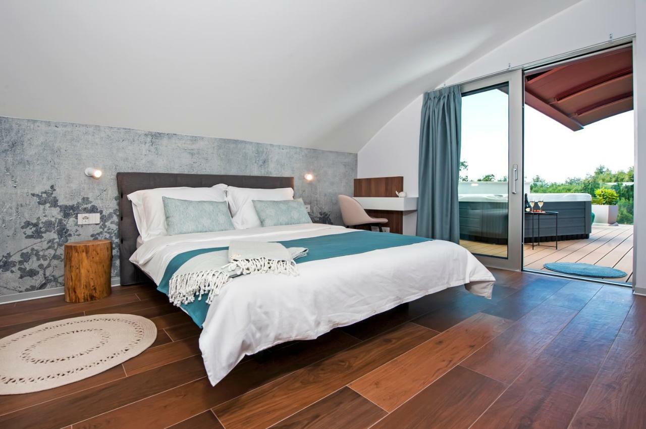 The Q Superior - A Penthouse With Jacuzzi And Sauna Rovinj Extérieur photo